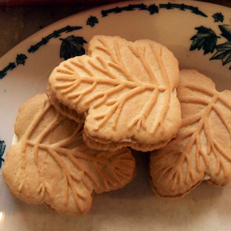 Vermont Maple Leaf Cream Cookies 400g